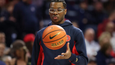 Томи Лојд из Аризоне каже да је Брајс Џејмс направио „огроман напредак“, а одлуку о црвенокошуљашима назива „дугом игром“