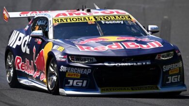 Броц Феенеи задаје први ударац у осветничкој мисији Суперцарс-а након великог финала сломљеног срца Броц Феенеи задаје први ударац у осветничкој мисији Суперцарс-а након великог финала сломљеног срца