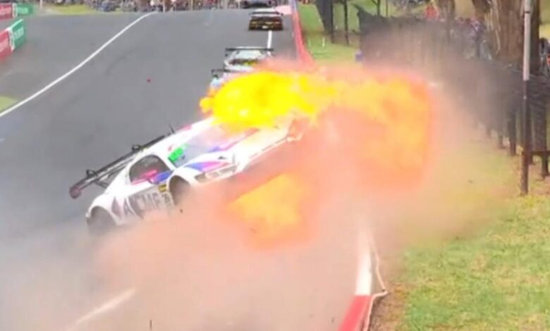 Звезда Супераутомобила Џејмс Голдинг одлази од судара ватрене лопте у Батхурсту 12 сати