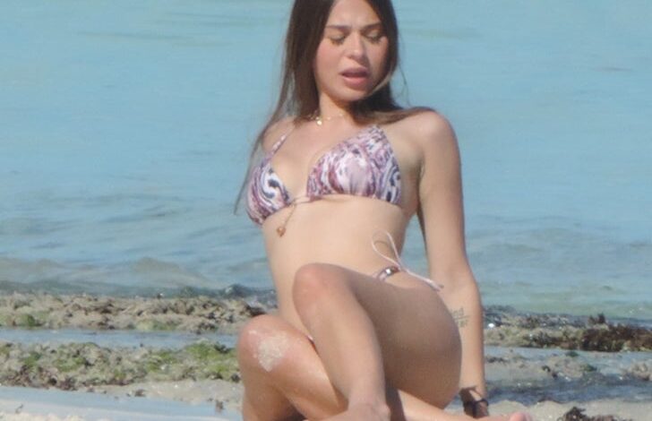 Сопхие Раин омамљује у малим бикинијама током путовања у Мексико Беацх