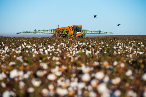 Контроверзна дикамба против корова поново одобрена у САД | Посао