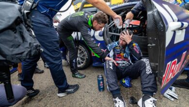 Брок Фини се „прегрејао“ у бруталној победи у Сиднеју док је саиграч одведен у медицински центар Брок Фини се „прегрејао“ у бруталној победи у Сиднеју док је саиграч одведен у медицински центар