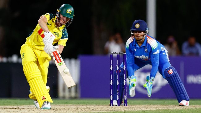 Аустријска машина за трчање Бетх Моонеи је надмашила укупни број међународних трчања Дона Брадмана у победи над Индијом