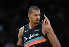 Виктор Вембањама постиже 25 поена у првих 8 минута победе Спарса над Лејкерсима