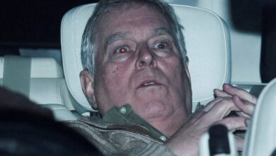 Бивши принц Ендрју примећен како напушта британску полицијску станицу након хапшења