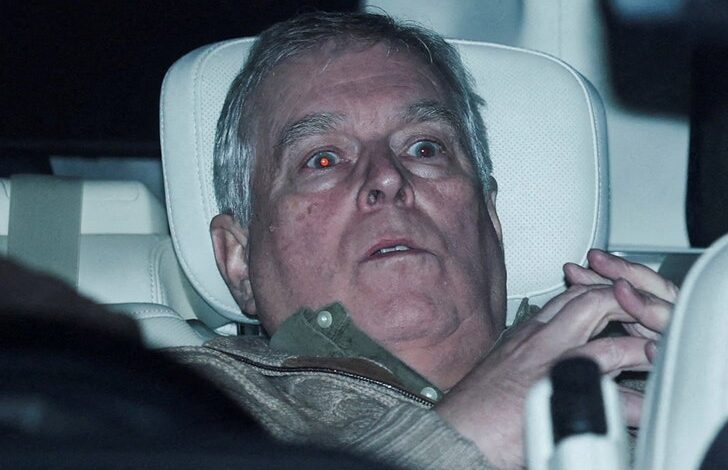 Бивши принц Ендрју примећен како напушта британску полицијску станицу након хапшења