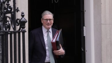 Стармер тражи извињење од сер Џима Ратклифа због „увредљивих и погрешних“ имиграционих коментара