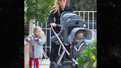 Амбер Хеард Алл Смилес као Џони Деп снима Холивудски повратак