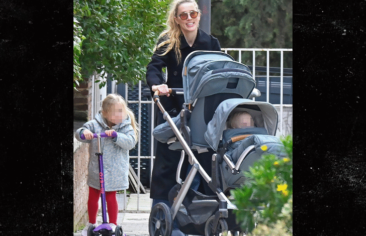 Амбер Хеард Алл Смилес као Џони Деп снима Холивудски повратак