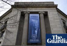 ‘Диктаторске вибрације’ док драги лидер Трамп ставља име и лице испред и у центар | Доналд Трамп