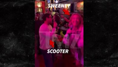 Сидни Свини и Скутер Браун певају караоке