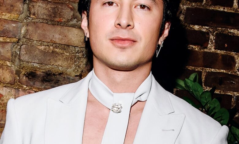 Хадсон Вилијамс из Хеатед Ривалри потврђује девојку на Дан заљубљених