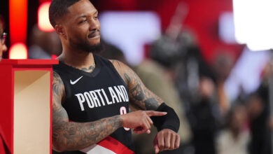 Дамиан Лиллард, који се још увек опоравља од покиданог Ахила, придружује се Ларију Бирду и Крегу Хоџису као само троструки шампиони у три поена