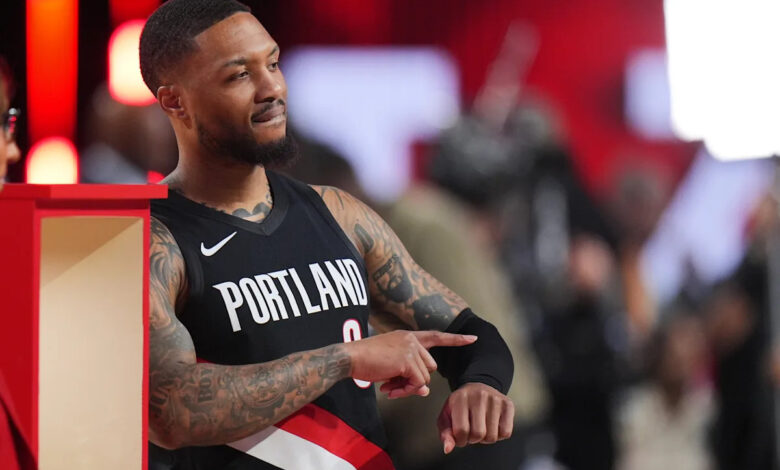 Дамиан Лиллард, који се још увек опоравља од покиданог Ахила, придружује се Ларију Бирду и Крегу Хоџису као само троструки шампиони у три поена