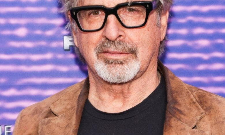 Роберт Царрадине, Лиззие МцГуире Стар, мртав у 71