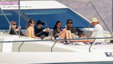 Селена Гомез и Нина Добрев појачавају топлину на Цабо јахти