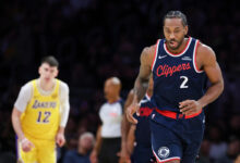 Кавхи Леонард је напустио Клиперсе-Лејкерсе у четвртој четвртини због болова у левом зглобу