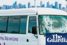 ‘Добро дошли у Сиднеј из 1920-их’: шатл аутобус забрањује путницима у купаћим костимима, наводећи ‘чистоћу’ | Сиднеи