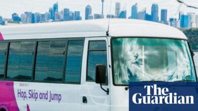 ‘Добро дошли у Сиднеј из 1920-их’: шатл аутобус забрањује путницима у купаћим костимима, наводећи ‘чистоћу’ | Сиднеи