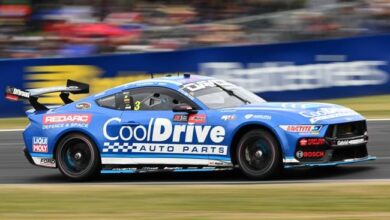 Штап изненађења за аутсајдера Супераутомобила Џејмса Голдинга на отварању Сиднеја 500 Штап изненађења за аутсајдера Супераутомобила Џејмса Голдинга на отварању Сиднеја 500