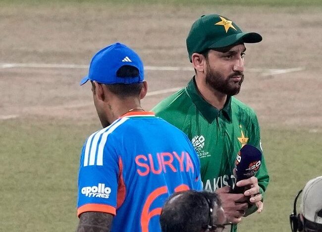 Индија удара Пакистан док капитени одбијају руковање пре леденог Т20 окршаја Светског првенства