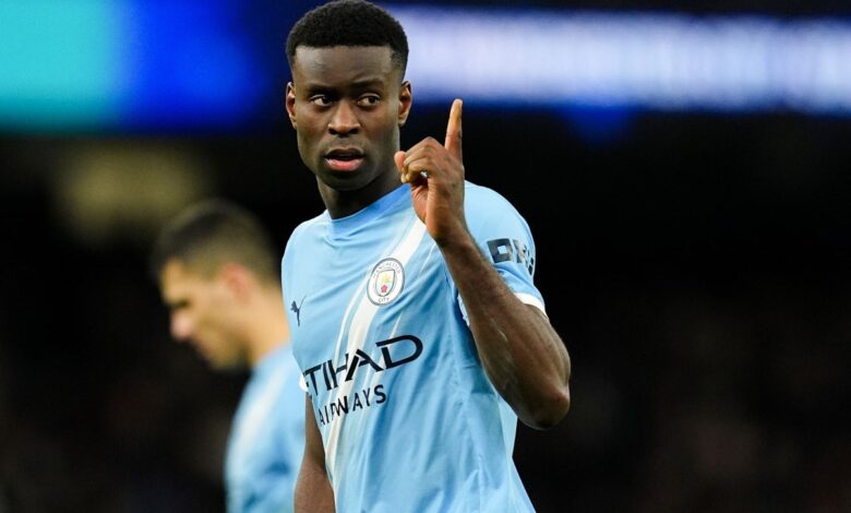 Марк Гехи инсистира да Манчестер Сити не одустаје од своје понуде за сребрни прибор