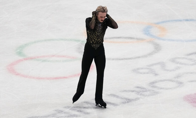 ‘Куад Год’ Илиа Малинин два пута је пао у олимпијској катастрофи, омогућивши Михаилу Шајдорову да освоји злато ‘Куад Год’ Илиа Малинин два пута је пао у олимпијској катастрофи, омогућивши Михаилу Шајдорову да освоји злато