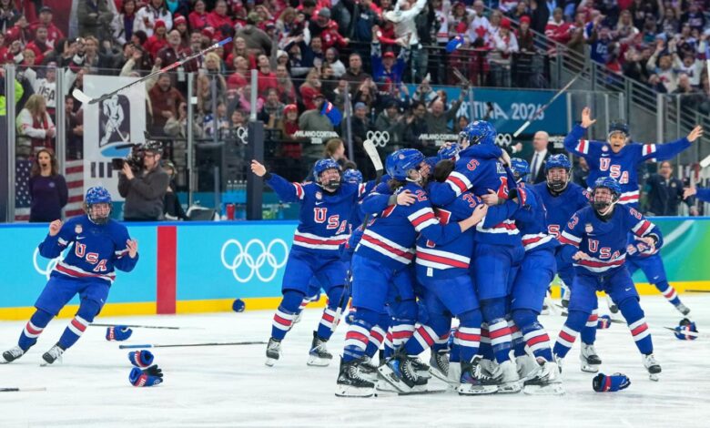 Амерички мушки хокејашки тим инспирисан женама које су освојиле злато на Олимпијским играма Амерички мушки хокејашки тим инспирисан женама које су освојиле злато на Олимпијским играма