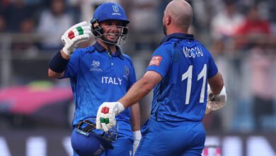Браћа Мосца воде Италију до прве победе на Светском првенству Т20, док непалски напад шаље упозорење Енглеској