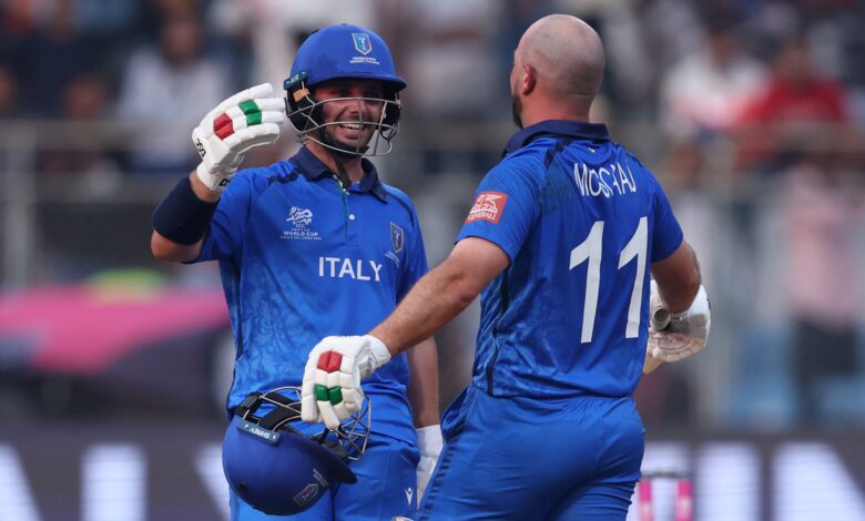 Браћа Мосца воде Италију до прве победе на Светском првенству Т20, док непалски напад шаље упозорење Енглеској