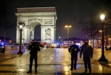 Полиција неутралисала човека ножем код Тријумфалне капије у Паризу