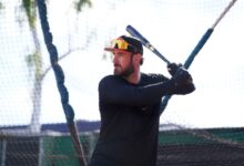 Брајс Елдриџ из СФ Џајантса почиње да мува лоптице са терена