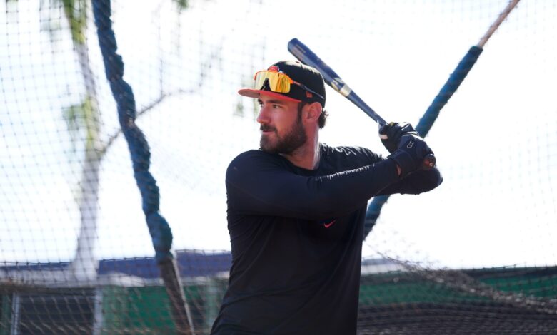 Брајс Елдриџ из СФ Џајантса почиње да мува лоптице са терена