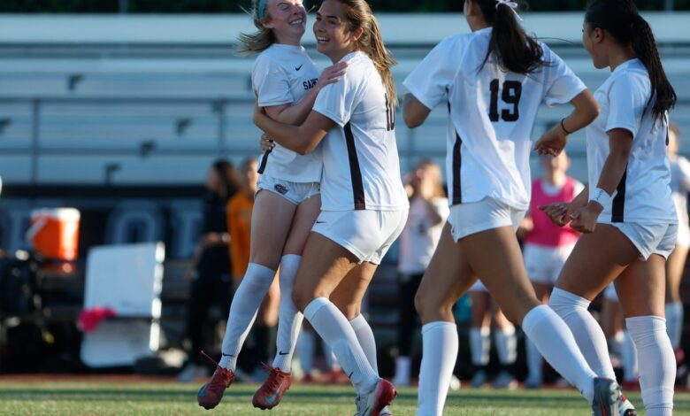 Свети Фрања зауставља напад Светог Игњатија, постиже два брза гола да освети нерешено и консолидује контролу над ВЦАЛ-ом