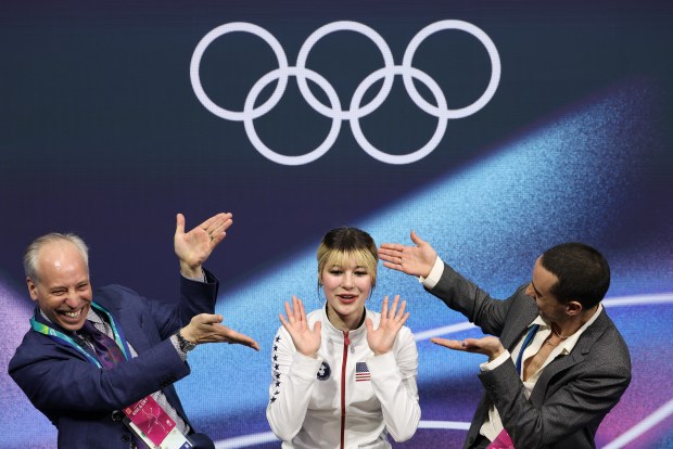 Алиса Лиу у позицији за медаљу у уметничком клизању; Глен, Левито се спотакне Алиса Лиу у позицији за медаљу у уметничком клизању; Глен, Левито се спотакне