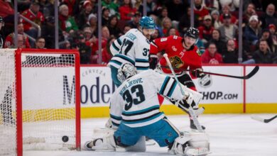 Рајан Варсофски из Сан Хозе Шаркса се пита да ли притисак утиче на његов тим