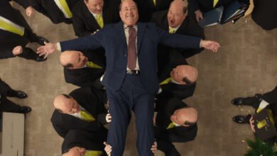 Звезда серије „Канцеларија“ Брајан Баумгартнер задиркује дивљи штос на Супер Боулу