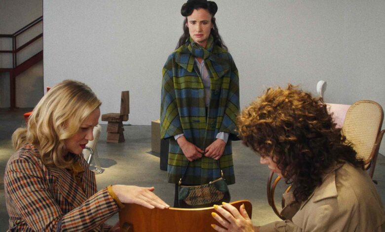 Џулијет Луис каже да ју је рана слава припремила да игра столицу у филму ‘Би Десигн’