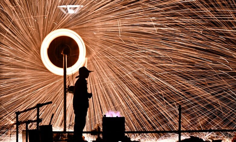 Експлозија кинеске продавнице ватромета убила 12 људи током прославе Лунарне Нове године Експлозија кинеске продавнице ватромета убила 12 људи током прославе Лунарне Нове године