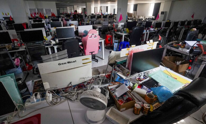 Скоро 200 центара за преваре широм Камбоџе затворено је у полицијској акцији