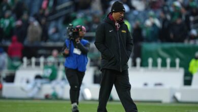 Џејден Данијелс објашњава зашто воли фанове Еаглес на видеу усред ривалства команданта Џејден Данијелс објашњава зашто воли фанове Еаглес на видеу усред ривалства команданта