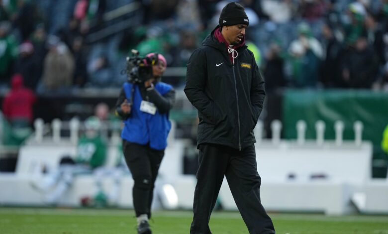 Џејден Данијелс објашњава зашто воли фанове Еаглес на видеу усред ривалства команданта Џејден Данијелс објашњава зашто воли фанове Еаглес на видеу усред ривалства команданта