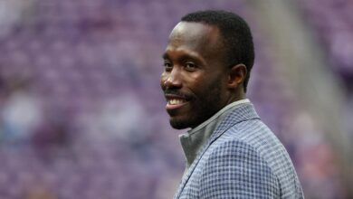 Квеси Адофо-Менсах се враћа у канцеларију 49ерс након што су Викинзи пуцали, каже Џон Линч