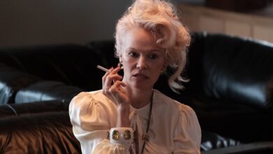 Обрезивање ружиног грма, рецензија Берлинског филмског фестивала – ‘Нови Бонд’ Калум Тарнер је једина спасоносна милост ове грубе фарсе Обрезивање ружиног грма, рецензија Берлинског филмског фестивала – ‘Нови Бонд’ Калум Тарнер је једина спасоносна милост ове грубе фарсе