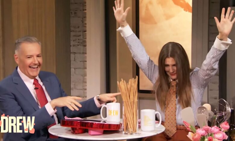 Древ Барриморе се гуши у штапићу за хлеб током кувања у ток шоу