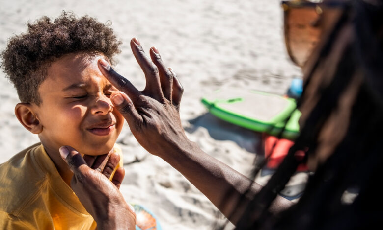 Минерална крема за сунчање оставља досадан бели траг на кожи — ова нова формула би то могла да промени