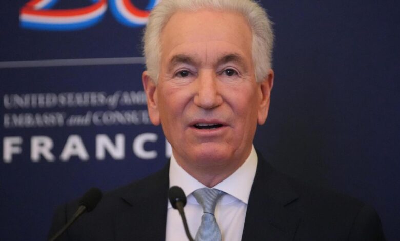 Француска забрањује америчком амбасадору Чарлсу Кушнеру директан приступ влади