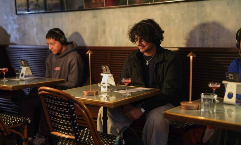 Отишао сам на вечеру са АИ четботом. Ево како је прошло.