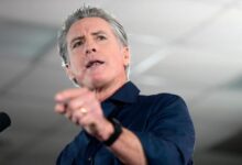 Сандерс и Њусом су постали противници због притиска на опорезивање милијардера