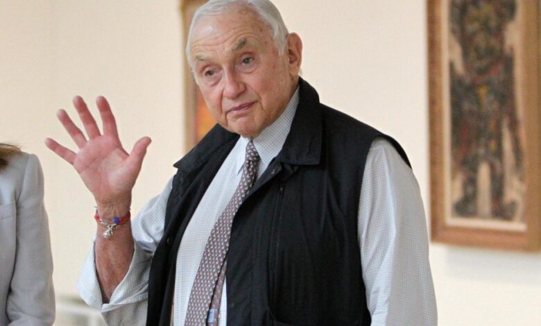 Милијардер Лес Векснер каже да га је ‘преварио’ саветник Џефри Епштајн